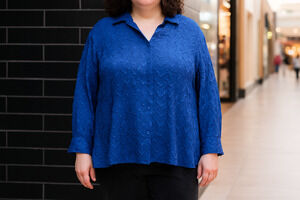 Maggie Barnes Blouse button down 1X 18/20 Crinkle Textured Blue festive casual